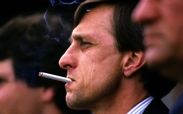 Johan Cruyff smoking on the touchline - 06 Dec 2006